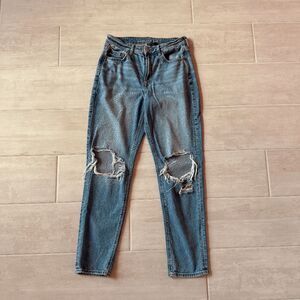 American Eagle AE Strigid Mom Jeans High Waisted Ripped Stretch Medium Wash 8 L